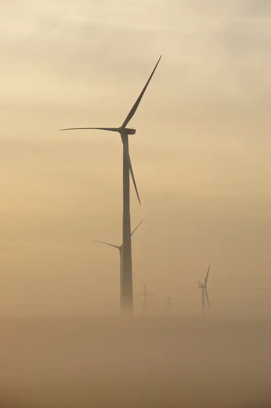 Windenergieanlagen im Nebel