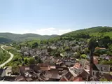 Blick auf die Kommune Wolfstein mit dem Pfälzer Wald im Hintergrund